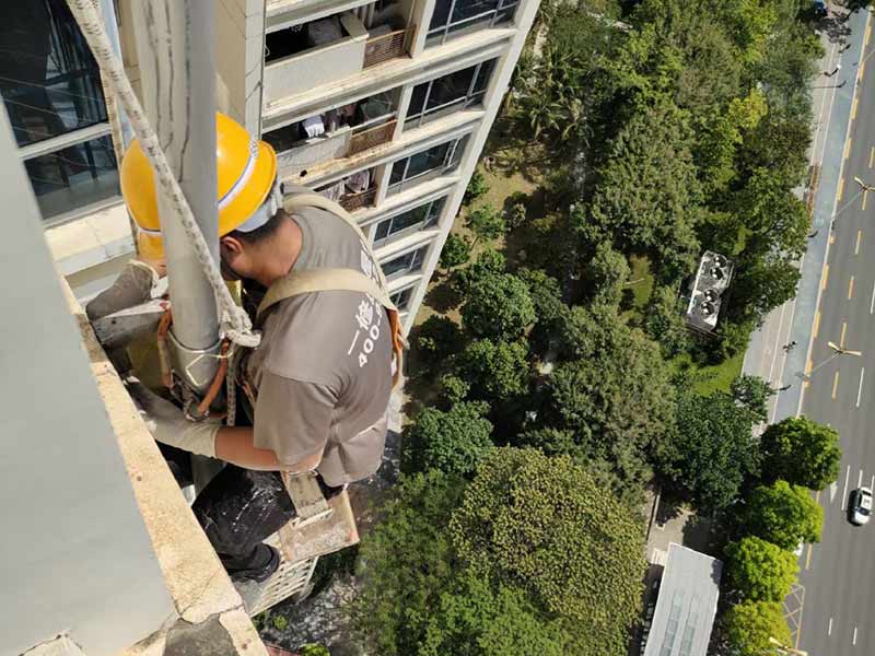 武漢防水工人常用的陽臺補漏施工技巧，頂樓漏水怎樣做