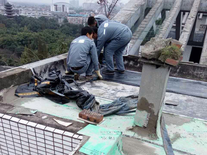 屋頂漏水處理方法盤點，涂刷JS涂料使